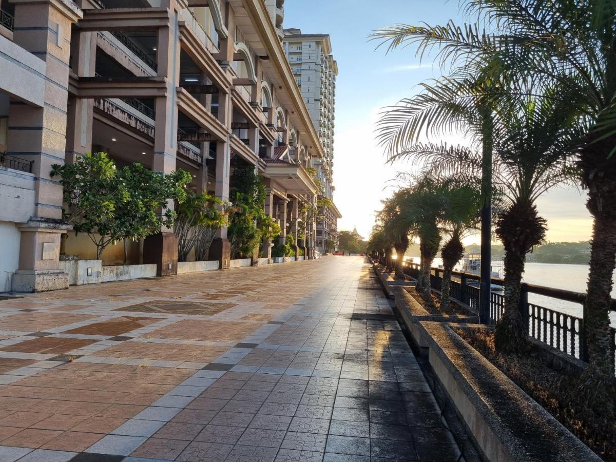 Kenyalang Emerald Riverine Resort Homestay 古晋 外观 照片
