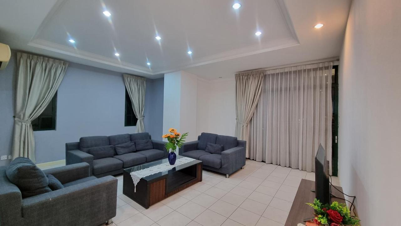 Kenyalang Emerald Riverine Resort Homestay 古晋 外观 照片