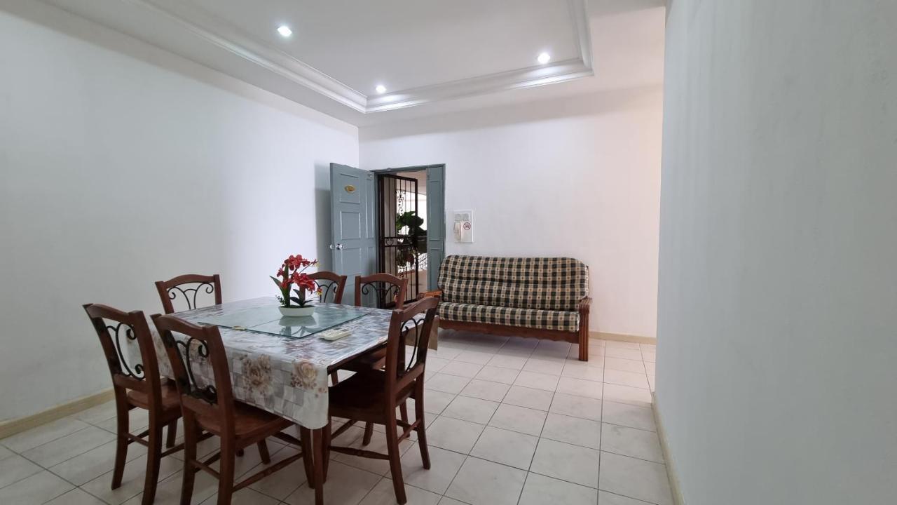 Kenyalang Emerald Riverine Resort Homestay 古晋 外观 照片