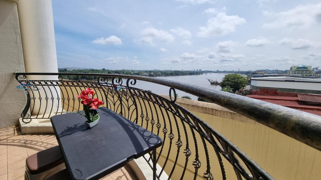 Kenyalang Emerald Riverine Resort Homestay 古晋 外观 照片