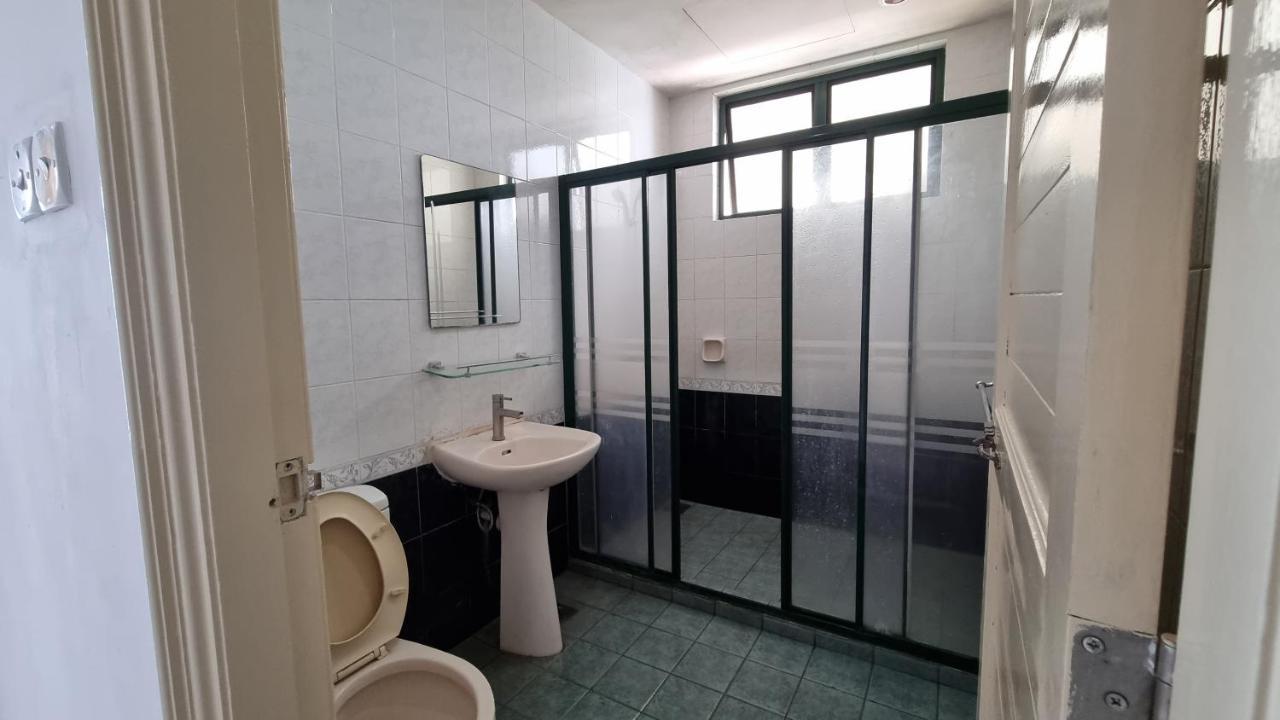 Kenyalang Emerald Riverine Resort Homestay 古晋 外观 照片